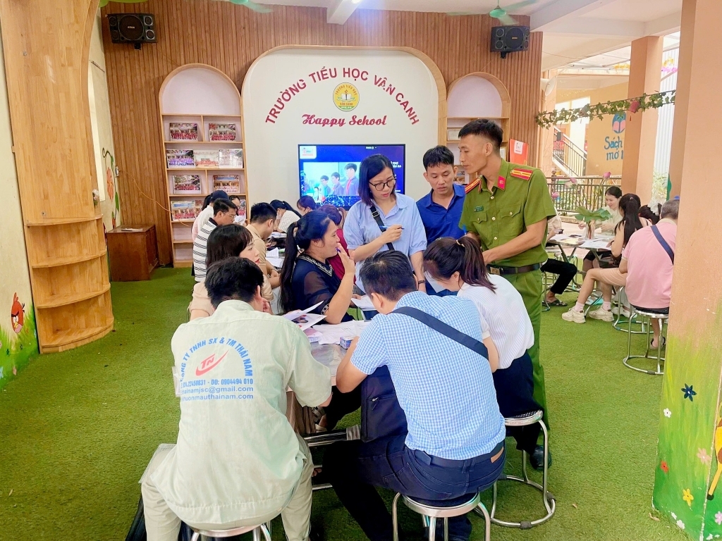 Trường Tiểu học Vân Canh thực hiện công tác tuyển sinh vào lớp 1, năm học 2025 - 2026
