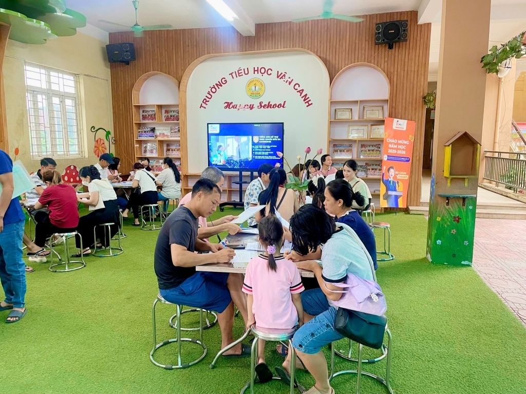 Trường Tiểu học Vân Canh thực hiện công tác tuyển sinh vào lớp 1, năm học 2025 - 2026
