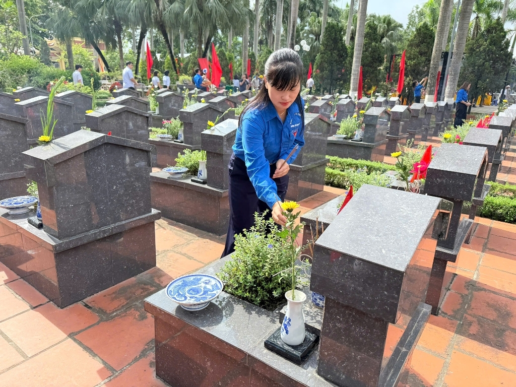 Kỉ niệm 78 năm ngày Thương binh - Liệt sĩ 27/7 - Có một bài ca không bao giờ quên