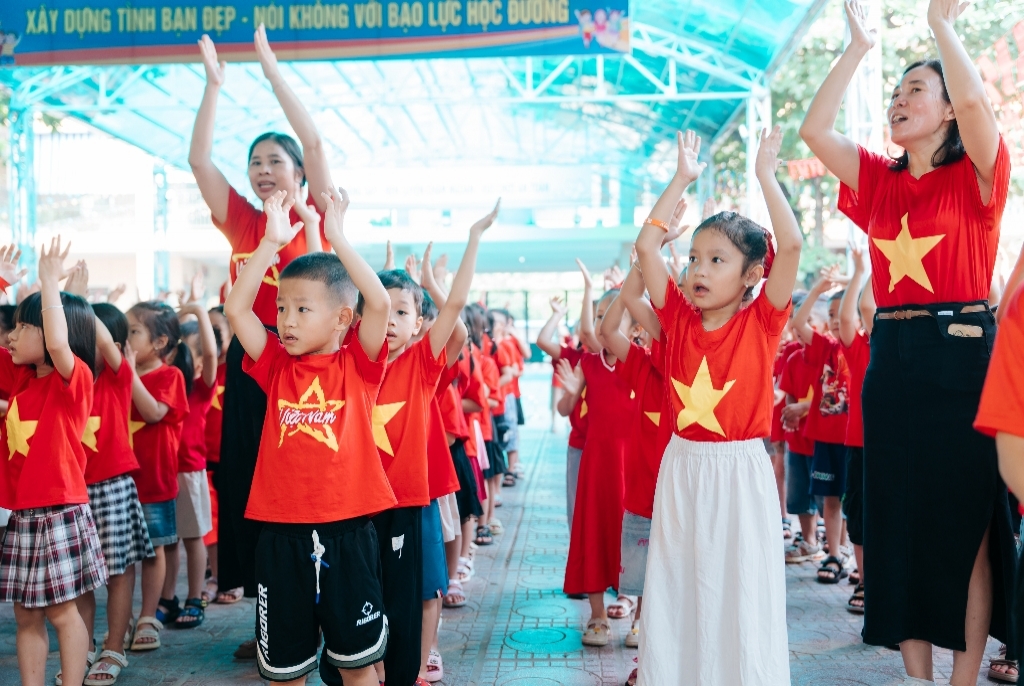Rực rỡ màu cờ chào mừng 80 năm Quốc khánh nước CHXHCN Việt Nam (02/9/1945-02/9/2025)