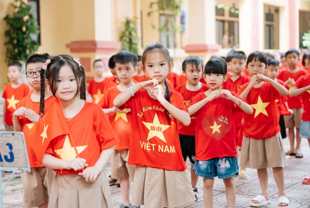 Rực rỡ màu cờ chào mừng 80 năm Quốc khánh nước CHXHCN Việt Nam (02/9/1945-02/9/2025)