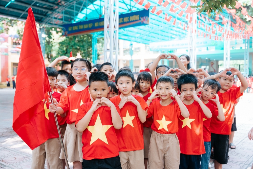 Rực rỡ màu cờ chào mừng 80 năm Quốc khánh nước CHXHCN Việt Nam (02/9/1945-02/9/2025)