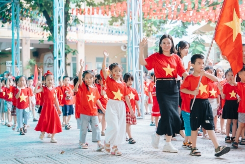 Rực rỡ màu cờ chào mừng 80 năm Quốc khánh nước CHXHCN Việt Nam (02/9/1945-02/9/2025)