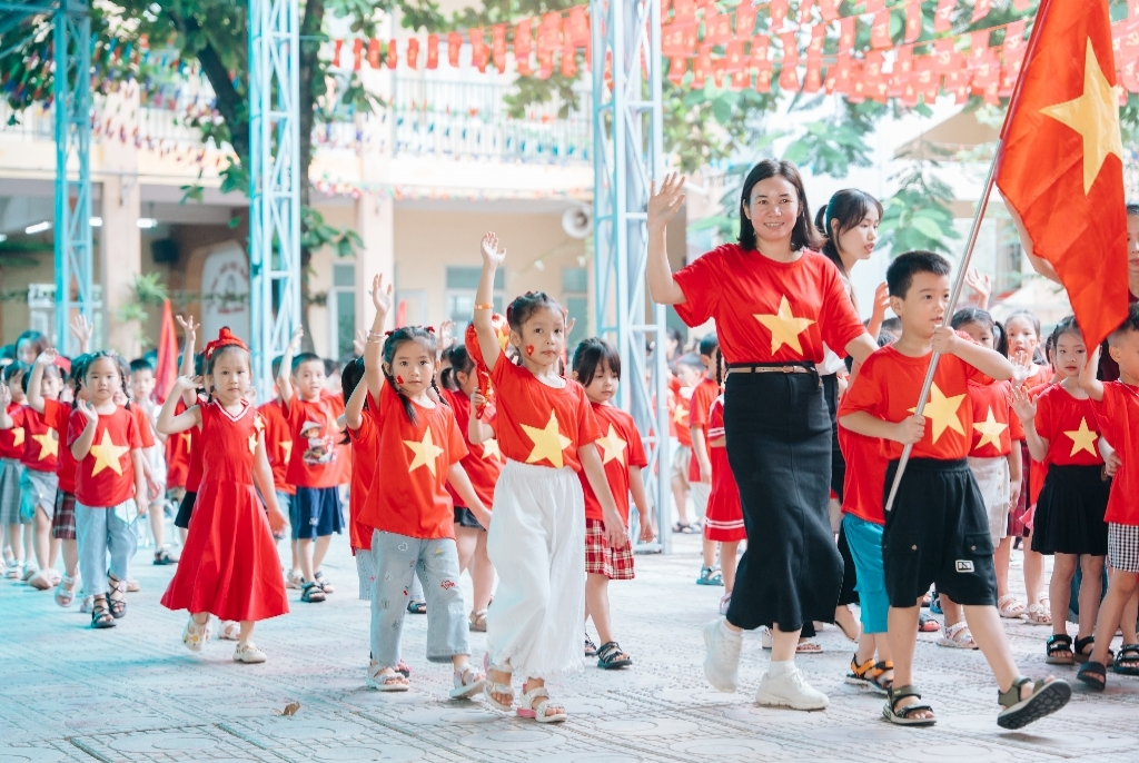 Rực rỡ màu cờ chào mừng 80 năm Quốc khánh nước CHXHCN Việt Nam (02/9/1945-02/9/2025)
