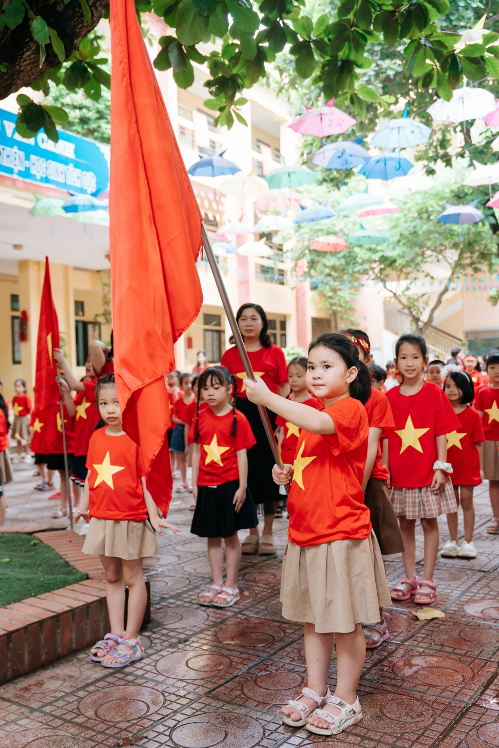 Rực rỡ màu cờ chào mừng 80 năm Quốc khánh nước CHXHCN Việt Nam (02/9/1945-02/9/2025)