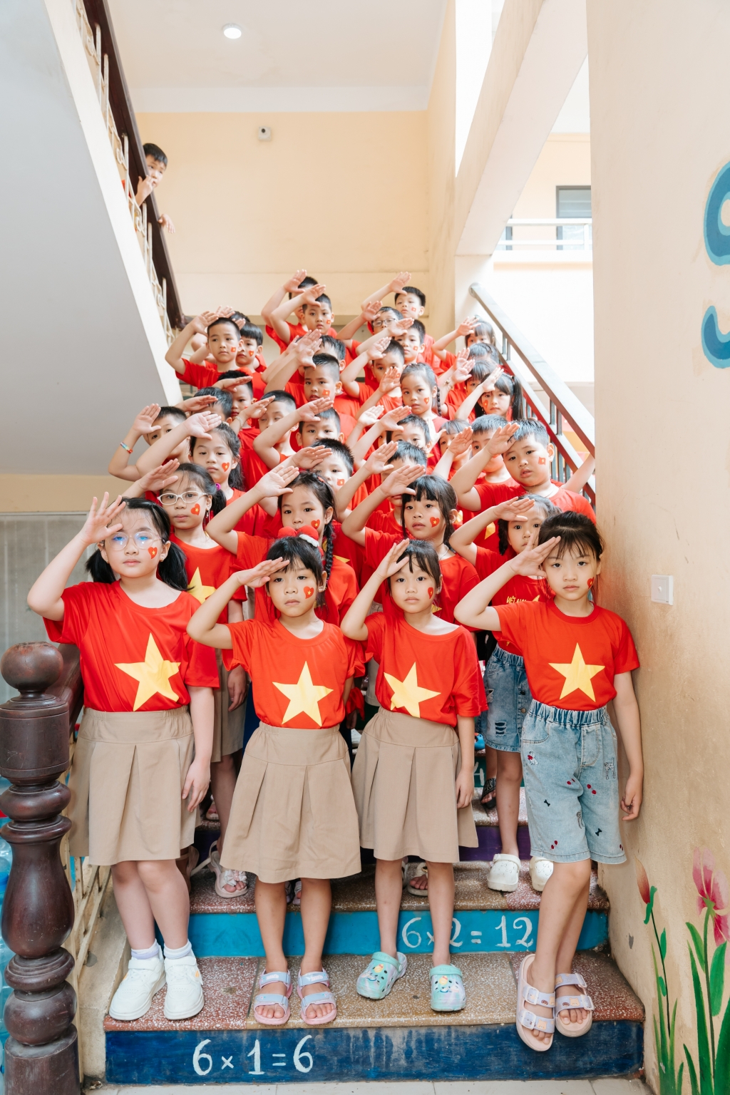 Rực rỡ màu cờ chào mừng 80 năm Quốc khánh nước CHXHCN Việt Nam (02/9/1945-02/9/2025)