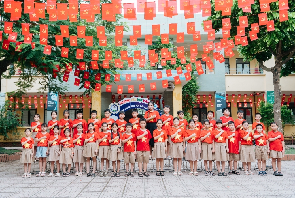 Rực rỡ màu cờ chào mừng 80 năm Quốc khánh nước CHXHCN Việt Nam (02/9/1945-02/9/2025)