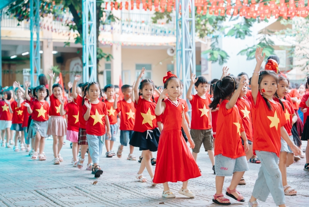 Rực rỡ màu cờ chào mừng 80 năm Quốc khánh nước CHXHCN Việt Nam (02/9/1945-02/9/2025)