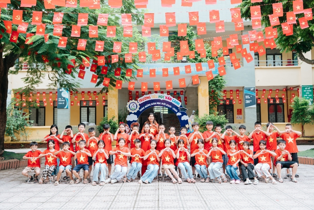 Rực rỡ màu cờ chào mừng 80 năm Quốc khánh nước CHXHCN Việt Nam (02/9/1945-02/9/2025)