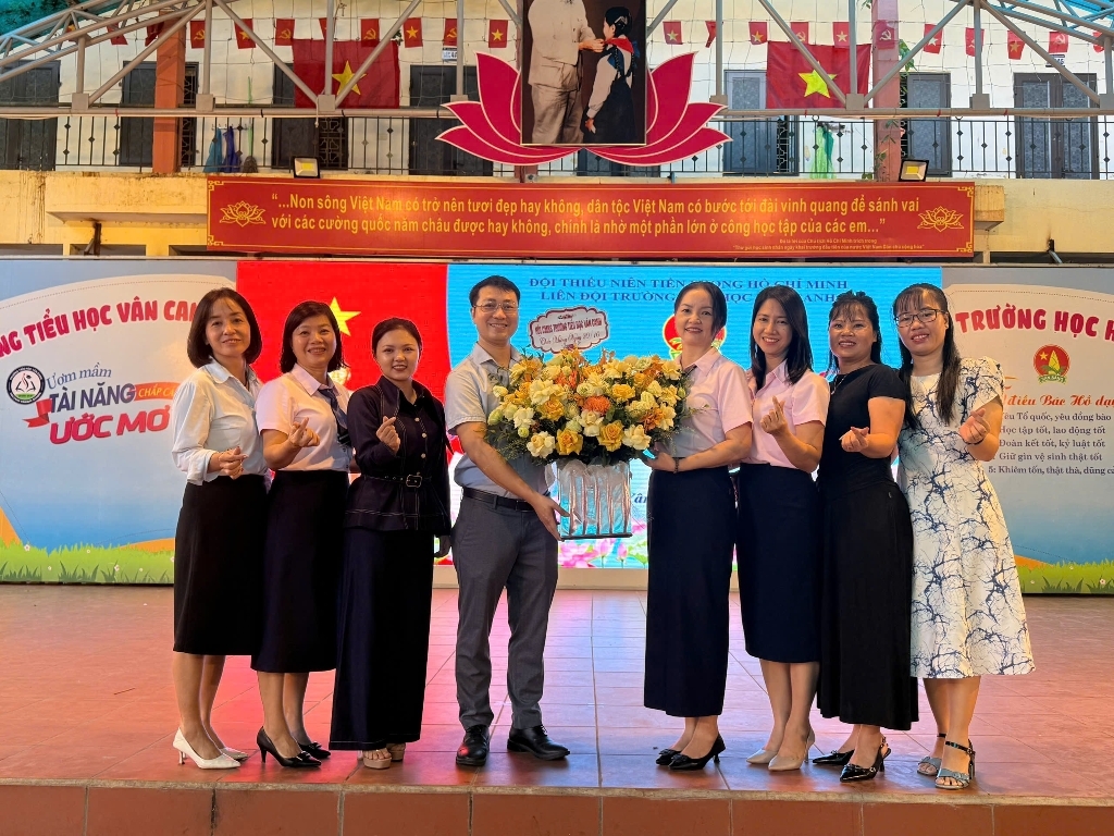 Chào mừng ngày Phụ nữ Việt Nam 20/10