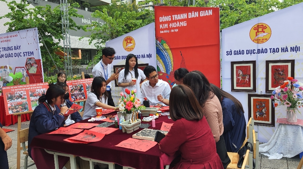 Tiểu học Vân Canh xây dựng "Trường học hạnh phúc"-Đưa dòng tranh đỏ Kim Hoàng tới giáo dục Thủ đô