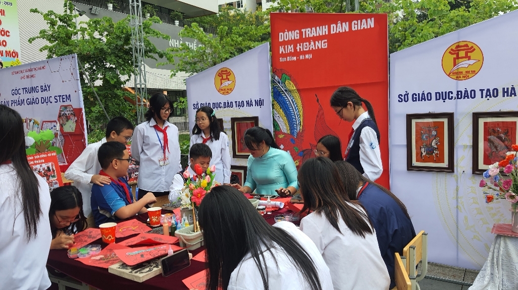 Tiểu học Vân Canh xây dựng "Trường học hạnh phúc"-Đưa dòng tranh đỏ Kim Hoàng tới giáo dục Thủ đô