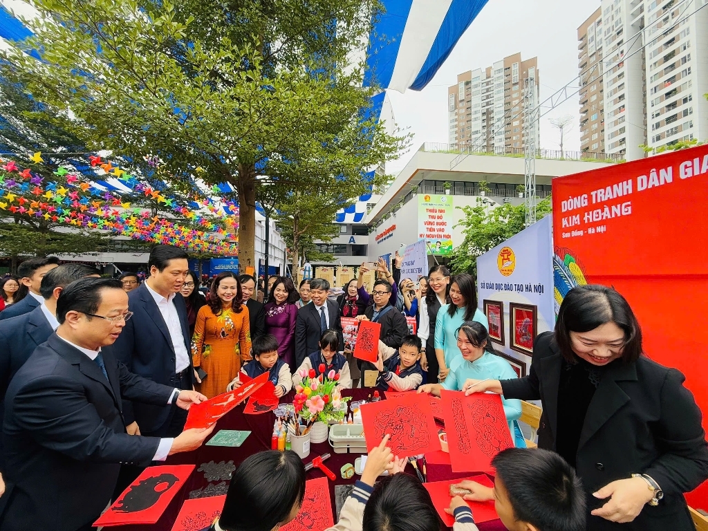Tiểu học Vân Canh xây dựng "Trường học hạnh phúc"-Đưa dòng tranh đỏ Kim Hoàng tới giáo dục Thủ đô
