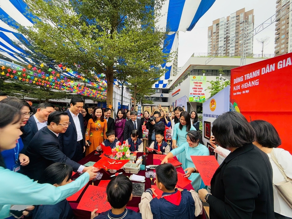 Tiểu học Vân Canh xây dựng "Trường học hạnh phúc"-Đưa dòng tranh đỏ Kim Hoàng tới giáo dục Thủ đô