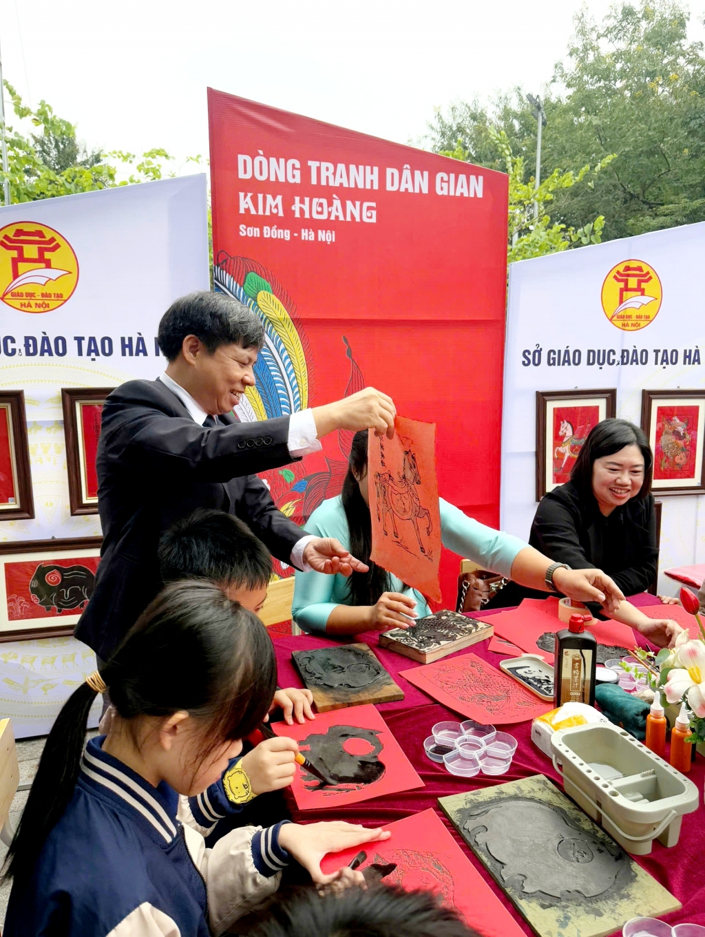 Tiểu học Vân Canh xây dựng "Trường học hạnh phúc"-Đưa dòng tranh đỏ Kim Hoàng tới giáo dục Thủ đô