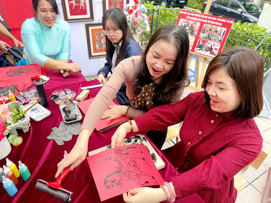 Tiểu học Vân Canh xây dựng "Trường học hạnh phúc"-Đưa dòng tranh đỏ Kim Hoàng tới giáo dục Thủ đô