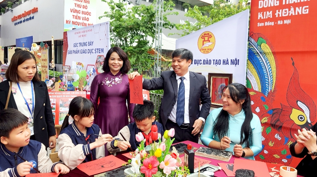 Tiểu học Vân Canh xây dựng "Trường học hạnh phúc"-Đưa dòng tranh đỏ Kim Hoàng tới giáo dục Thủ đô