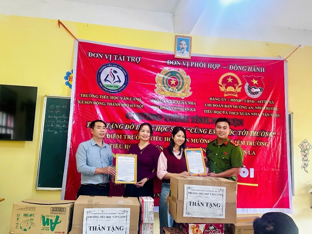 Hành trình "Tôi yêu Tổ quốc tôi" - Trao gửi yêu thương tới miền biên cương Sơn La