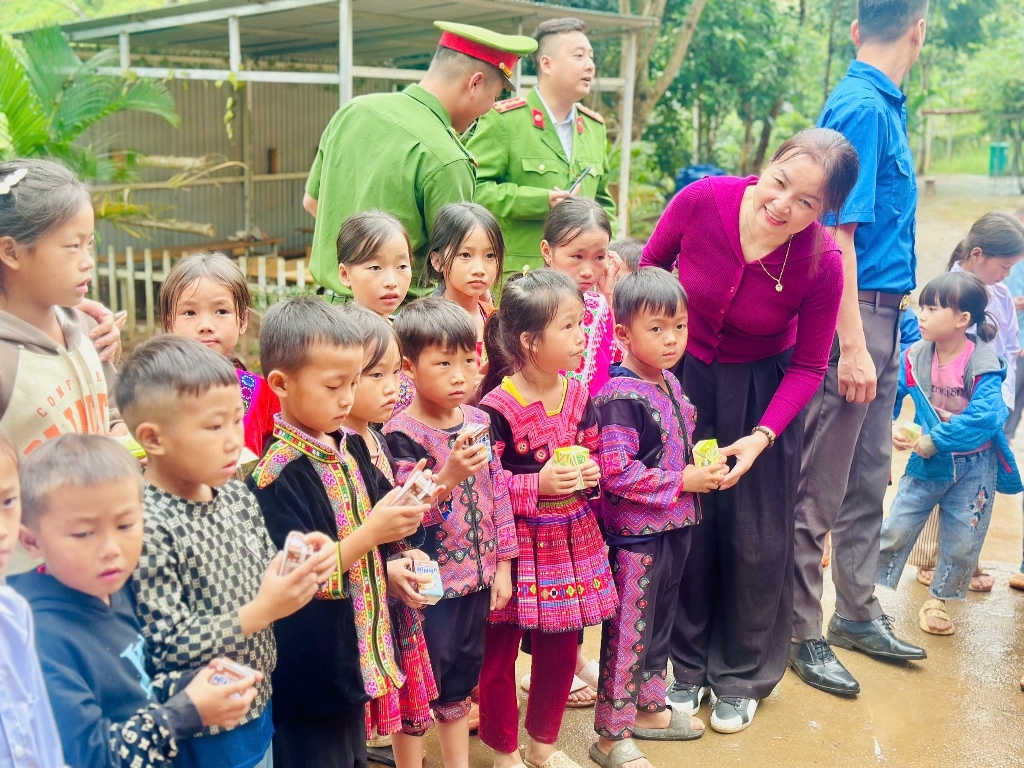 Hành trình "Tôi yêu Tổ quốc tôi" - Trao gửi yêu thương tới miền biên cương Sơn La