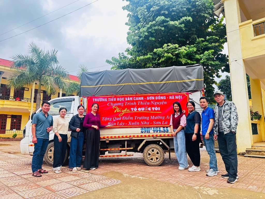 Hành trình "Tôi yêu Tổ quốc tôi" - Trao gửi yêu thương tới miền biên cương Sơn La