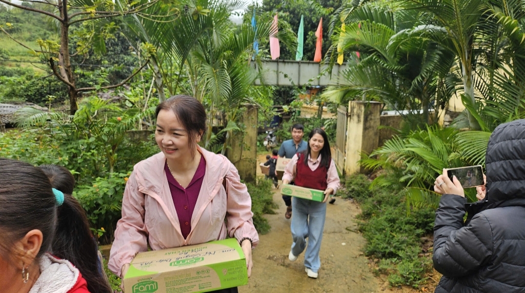 Hành trình "Tôi yêu Tổ quốc tôi" - Trao gửi yêu thương tới miền biên cương Sơn La