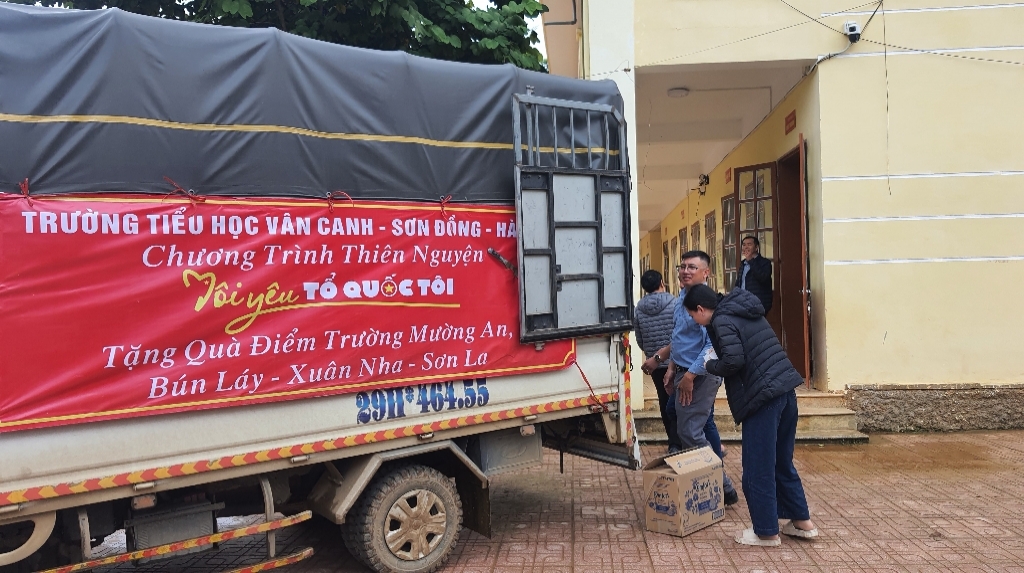 Hành trình "Tôi yêu Tổ quốc tôi" - Trao gửi yêu thương tới miền biên cương Sơn La