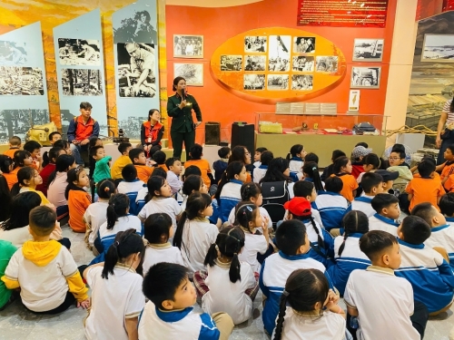 Hành trình về nguồn - Trải nghiệm ý nghĩa của học sinh trường Tiểu học Vân Canh