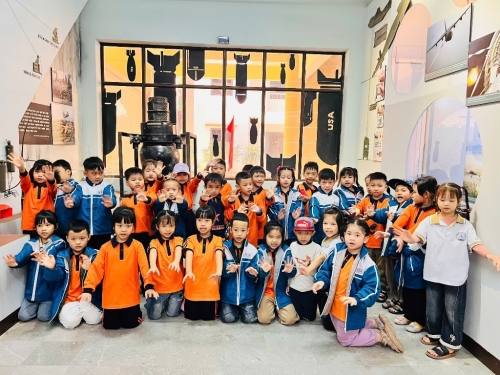 Hành trình về nguồn - Trải nghiệm ý nghĩa của học sinh trường Tiểu học Vân Canh