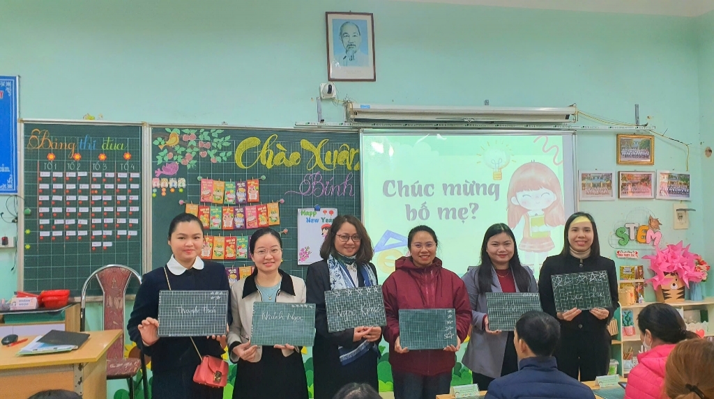 Họp phụ huynh cuối kì I - Gắn kết để đồng hành