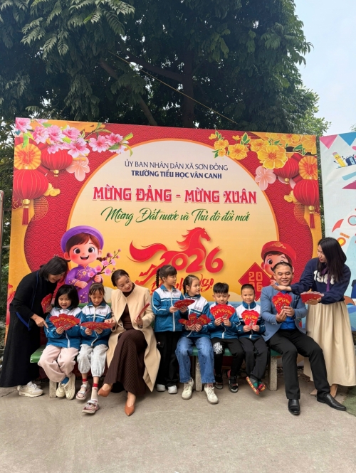 Trao tặng ủng hộ chương trình \