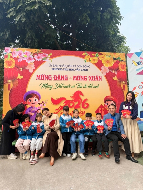Trao tặng ủng hộ chương trình \