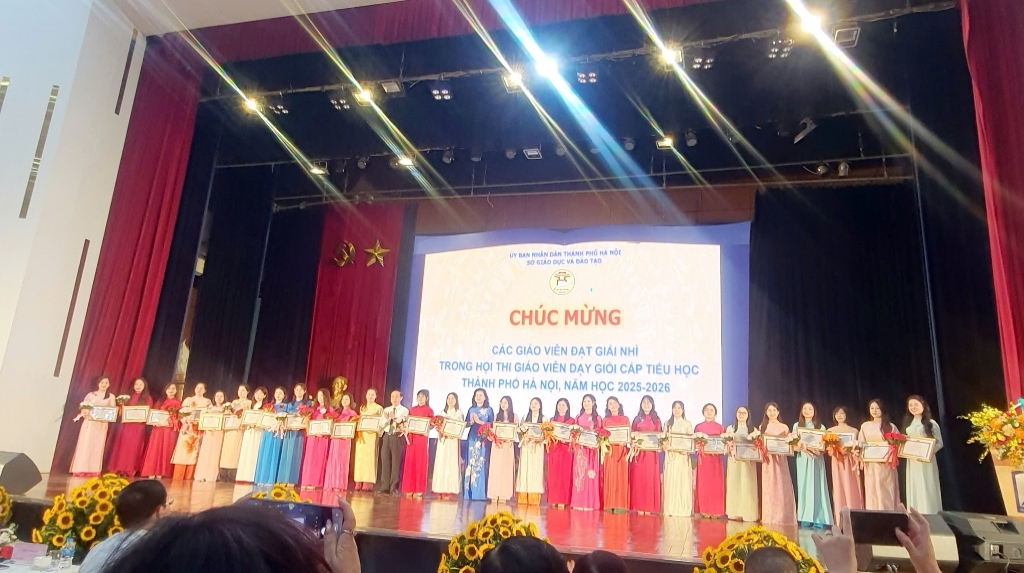 Cô giáo Phạm Hồng Hạnh đạt giải Nhì tại hội thi Giáo viên dạy giỏi cấp tiểu học TP năm học 2025-2026