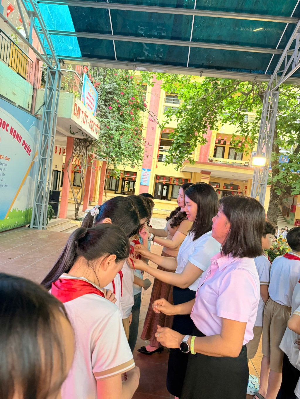 Lễ kết nạp Đội viên mới cho học sinh trường Tiểu học Vân Canh