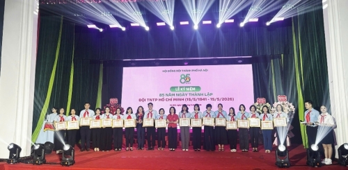 Cô Nguyễn Thị Bắc nhận Bằng khen Giáo viên làm Tổng phụ trách Đội tiêu biểu năm 2026