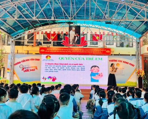 Sinh hoạt dưới cờ - Tuyên truyền Luật Trẻ em
