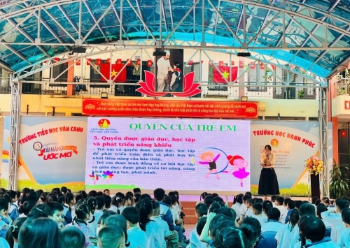 Sinh hoạt dưới cờ - Tuyên truyền Luật Trẻ em