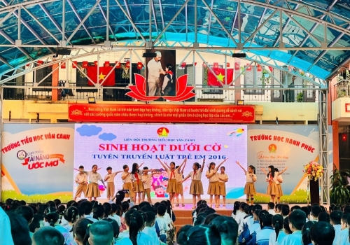 Sinh hoạt dưới cờ - Tuyên truyền Luật Trẻ em