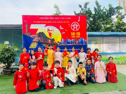 Lớp 4A7 chào mừng kỷ niệm 70 năm giải phóng Thủ đô