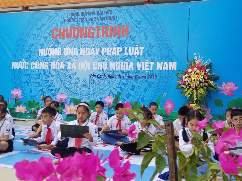 Hưởng hứng ngày pháp luật Việt Nam