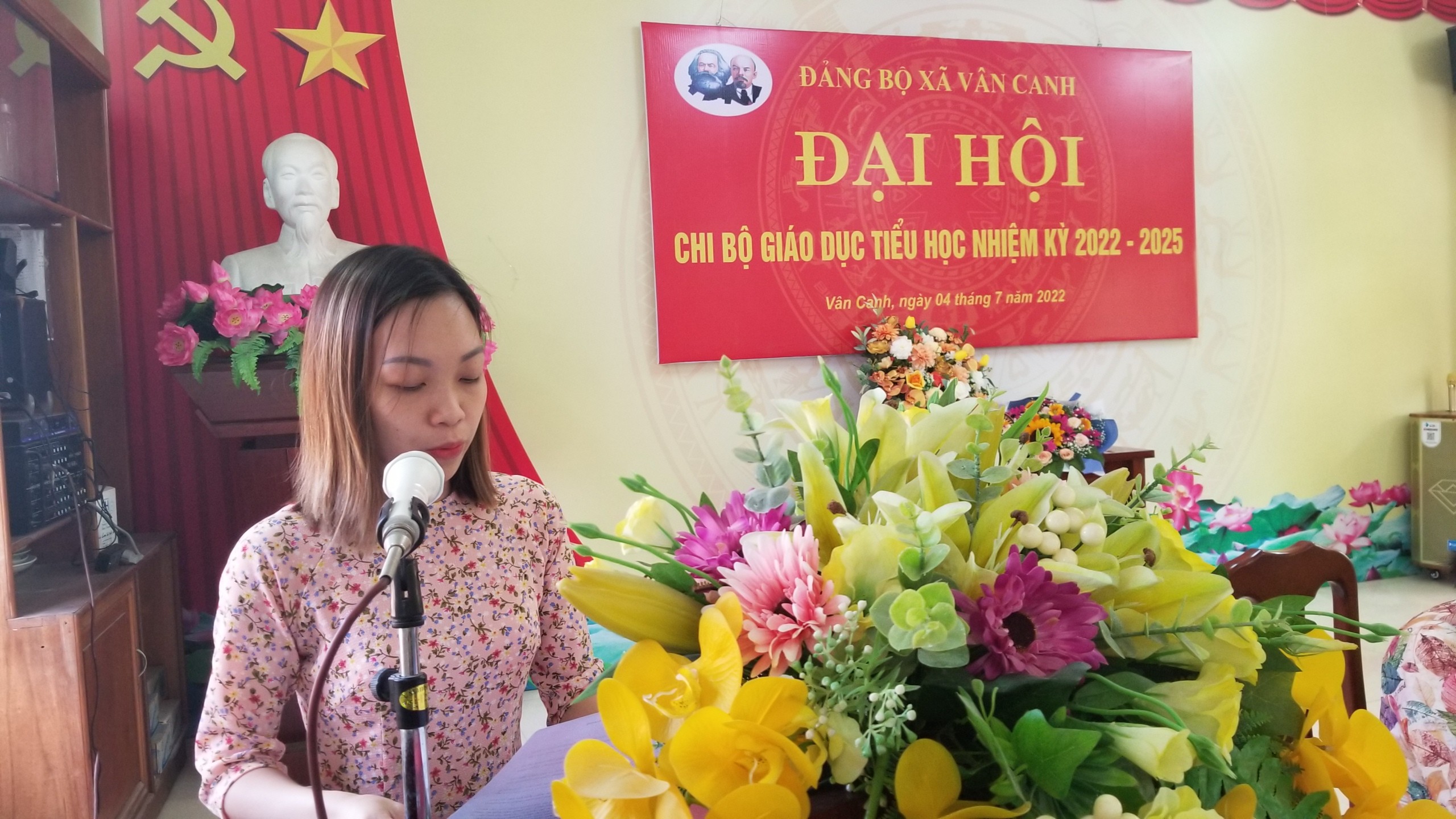 Chi bộ trường Tiểu học Vân Canh tổ chức Đại hội Chi bộ nhiệm kì 2022 - 2025