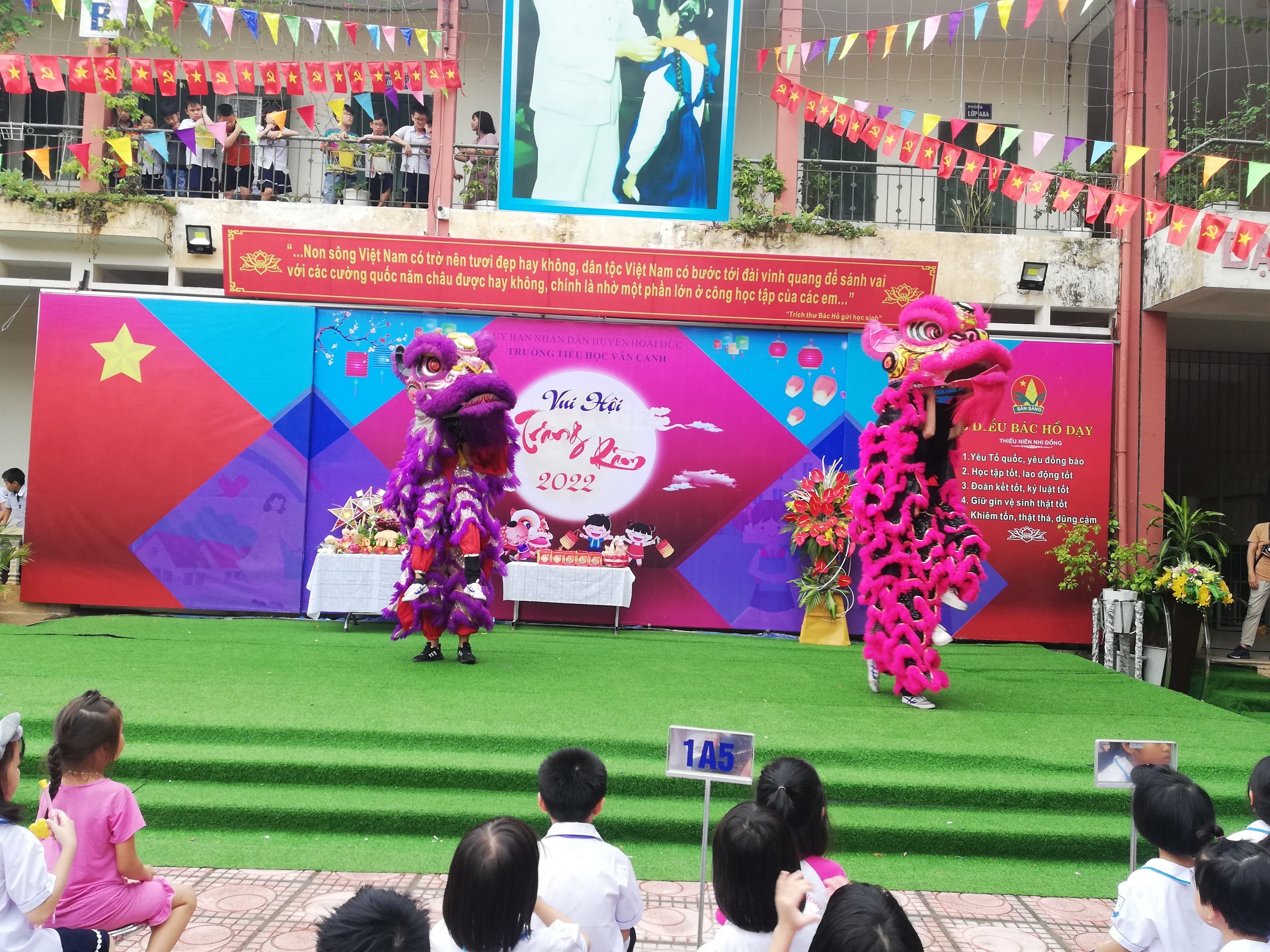 Trường Tiểu học Vân Canh tổ chức Vui hội trăng rằm năm 2022