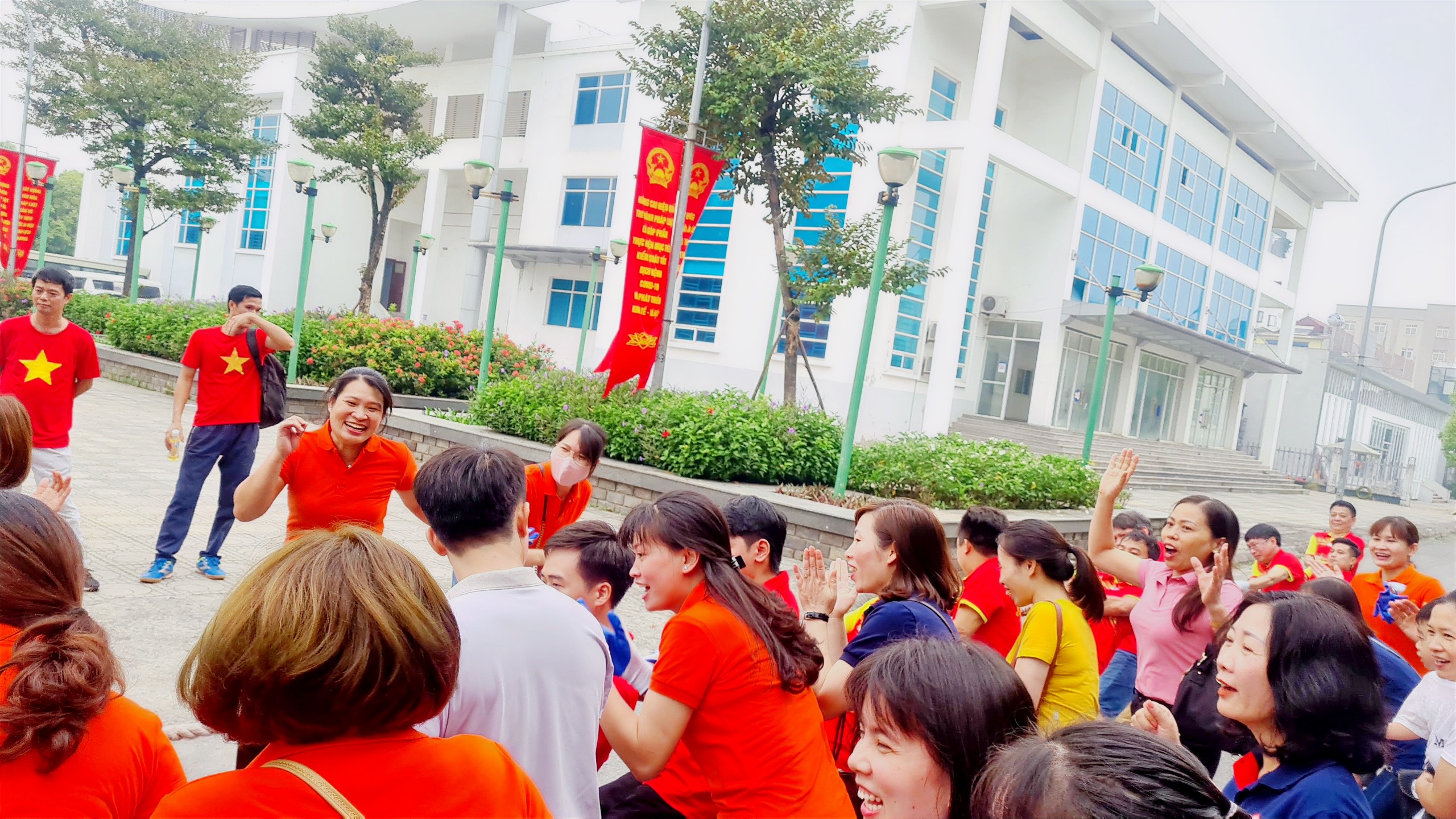 Trường Tiểu học Vân Canh tưng bừng cùng ngày hội thể thao cán bộ, giáo viên, nhân viên ngành GD&ĐT huyện Hoài Đức
