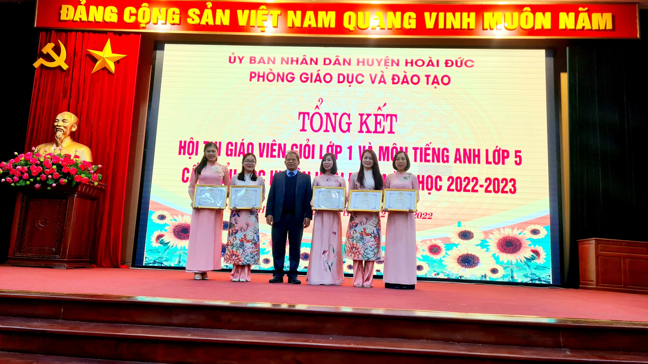 Trường Tiểu học Vân Canh đón nhận danh hiệu
