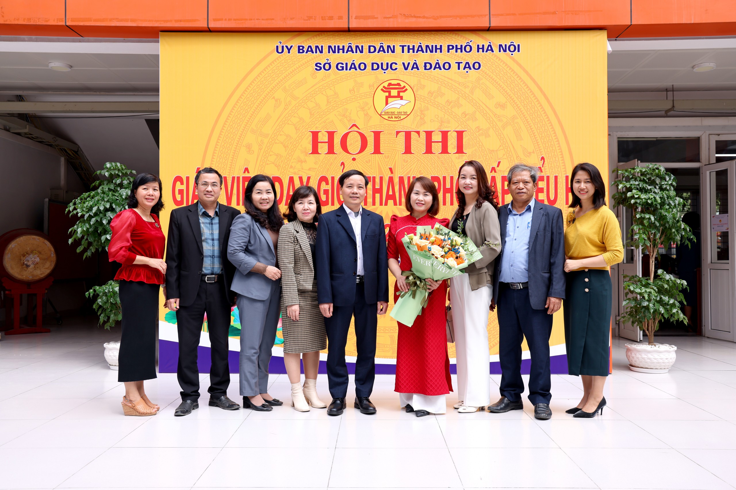 Cô giáo Nguyễn Thị Yên - Giáo viên Tiếng Anh trường TH Vân Canh đã tham dự hội thi GVG TP Hà Nội năm học 2022 - 2023
