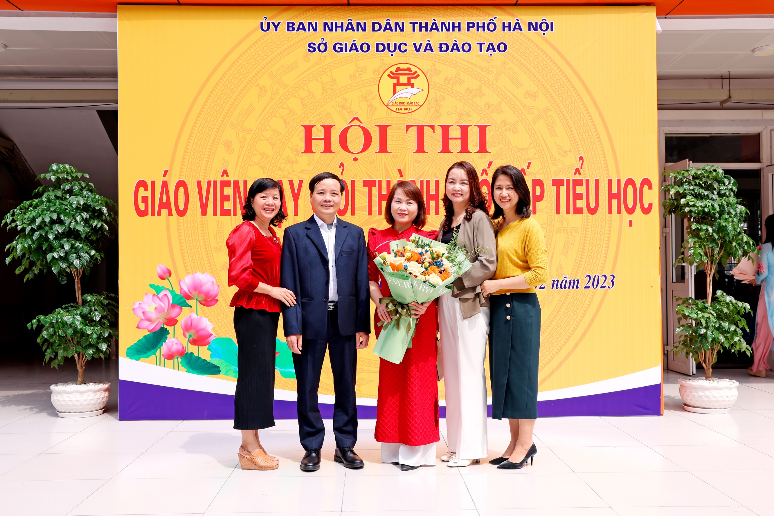 Cô giáo Nguyễn Thị Yên - Giáo viên Tiếng Anh trường TH Vân Canh đã tham dự hội thi GVG TP Hà Nội năm học 2022 - 2023