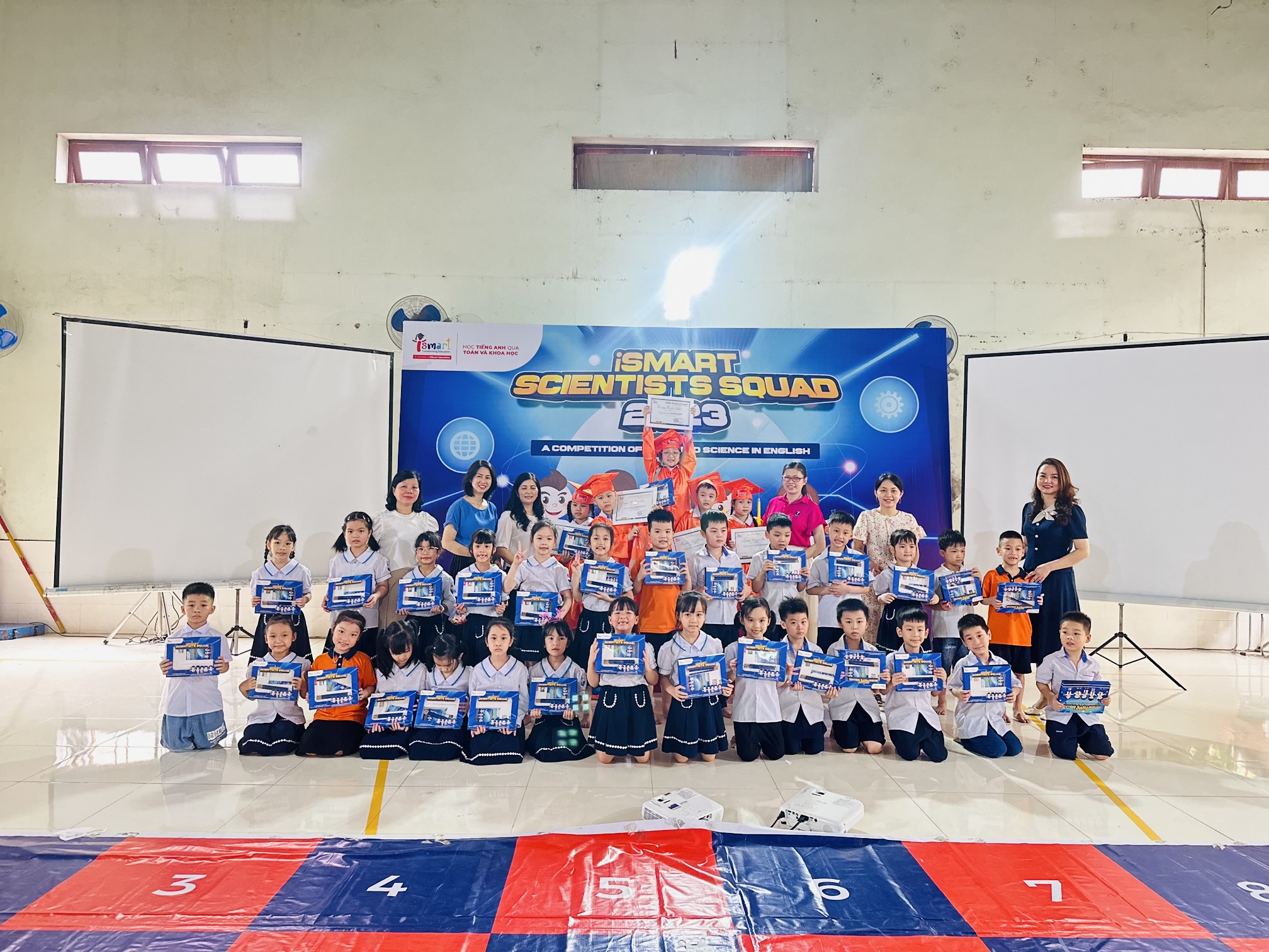 Giải đấu iSMART Scientists Squad dành cho khối 1,2 đã diễn ra tại trường Tiểu học Vân Canh.