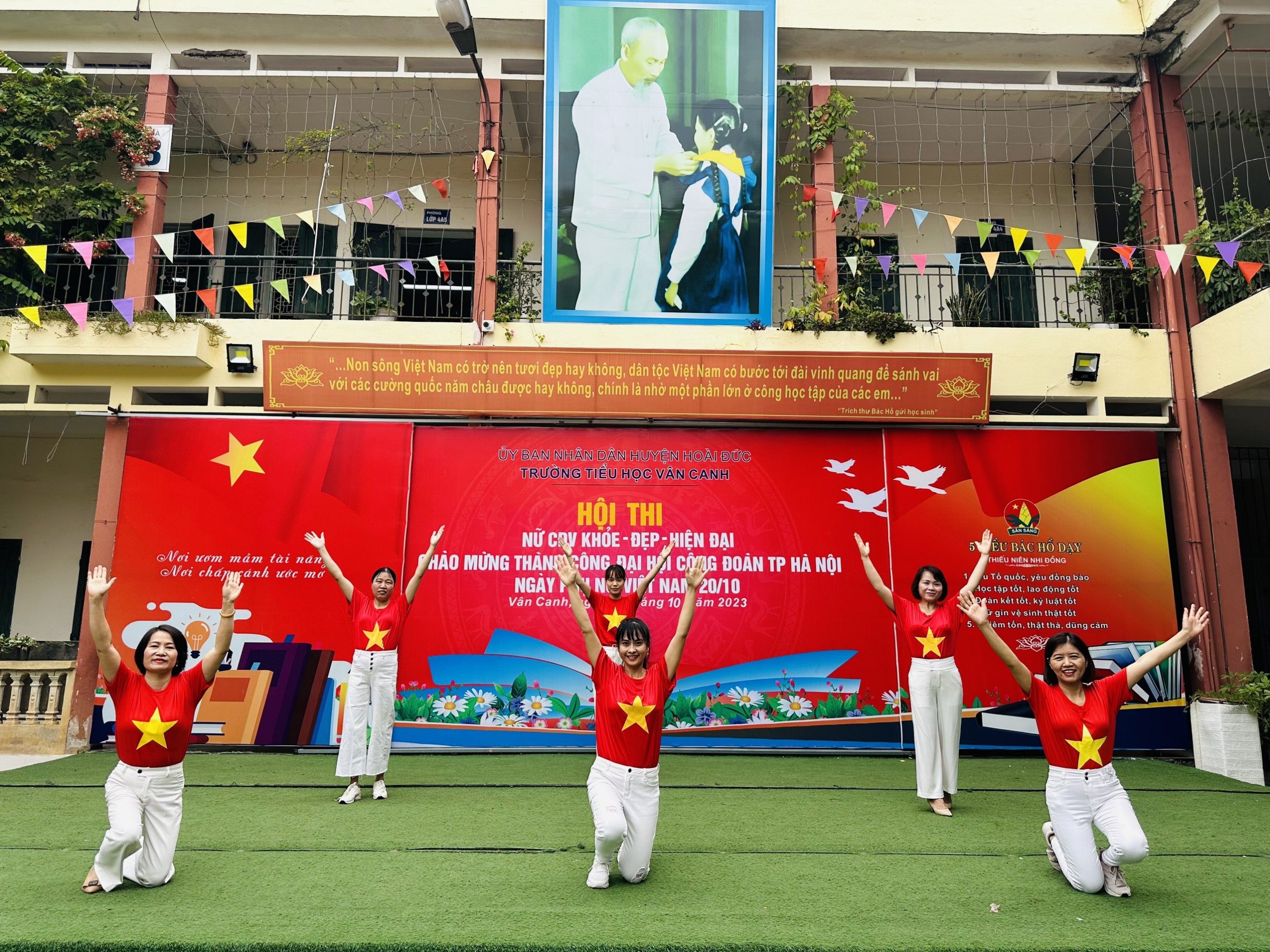 Tiểu học Vân Canh sôi nổi với các hoạt động chào mừng ngày Phụ nữ Việt Nam 20/10.