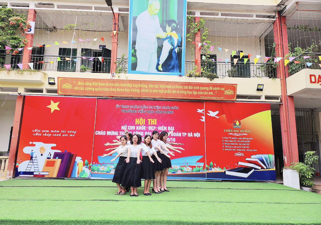 Tiểu học Vân Canh sôi nổi với các hoạt động chào mừng ngày Phụ nữ Việt Nam 20/10.