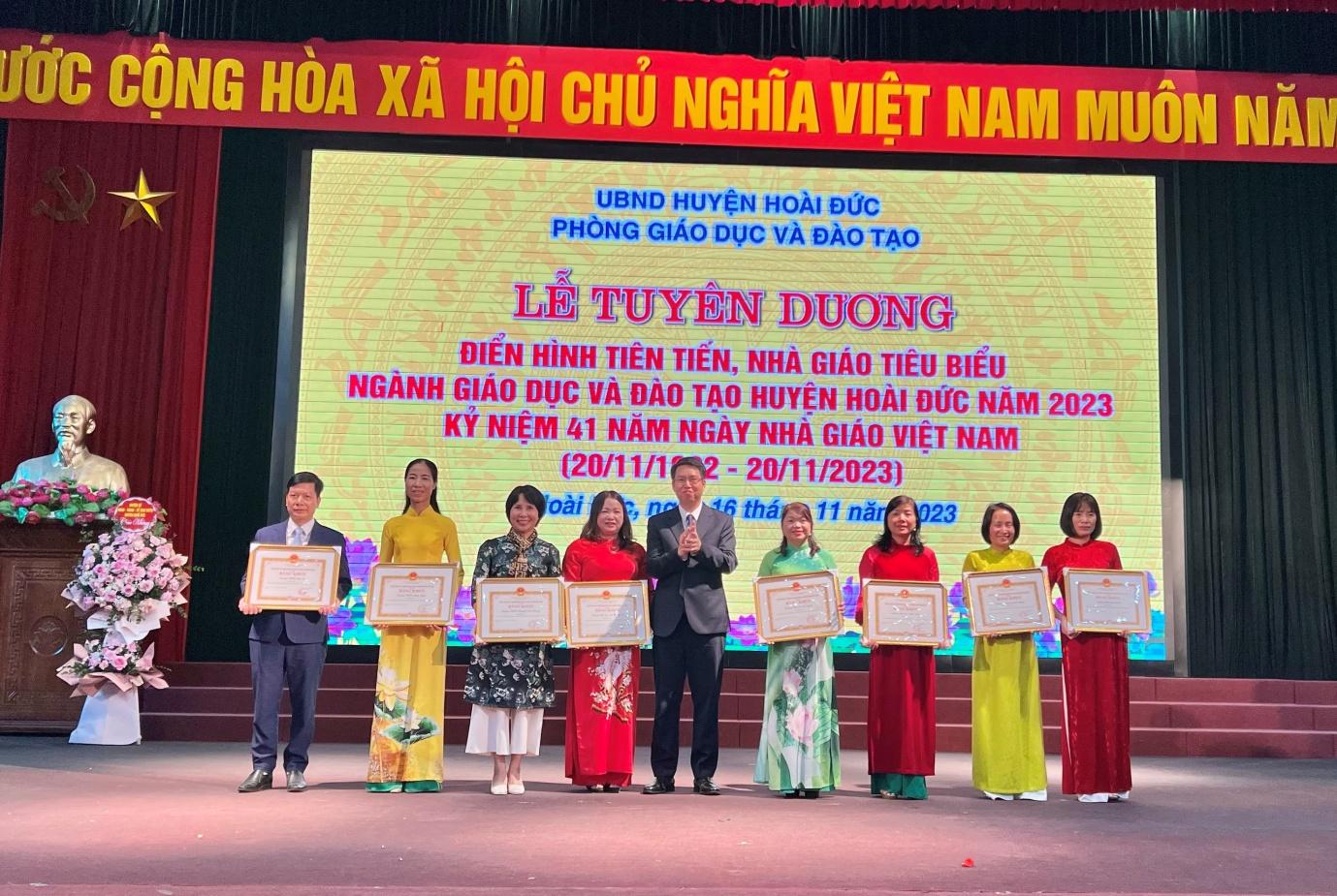 Trường Tiểu học Vân Canh đón nhận Bằng khen của Bộ GD&ĐT đón nhận Bằng khen của UBND thành phố Hà Nội