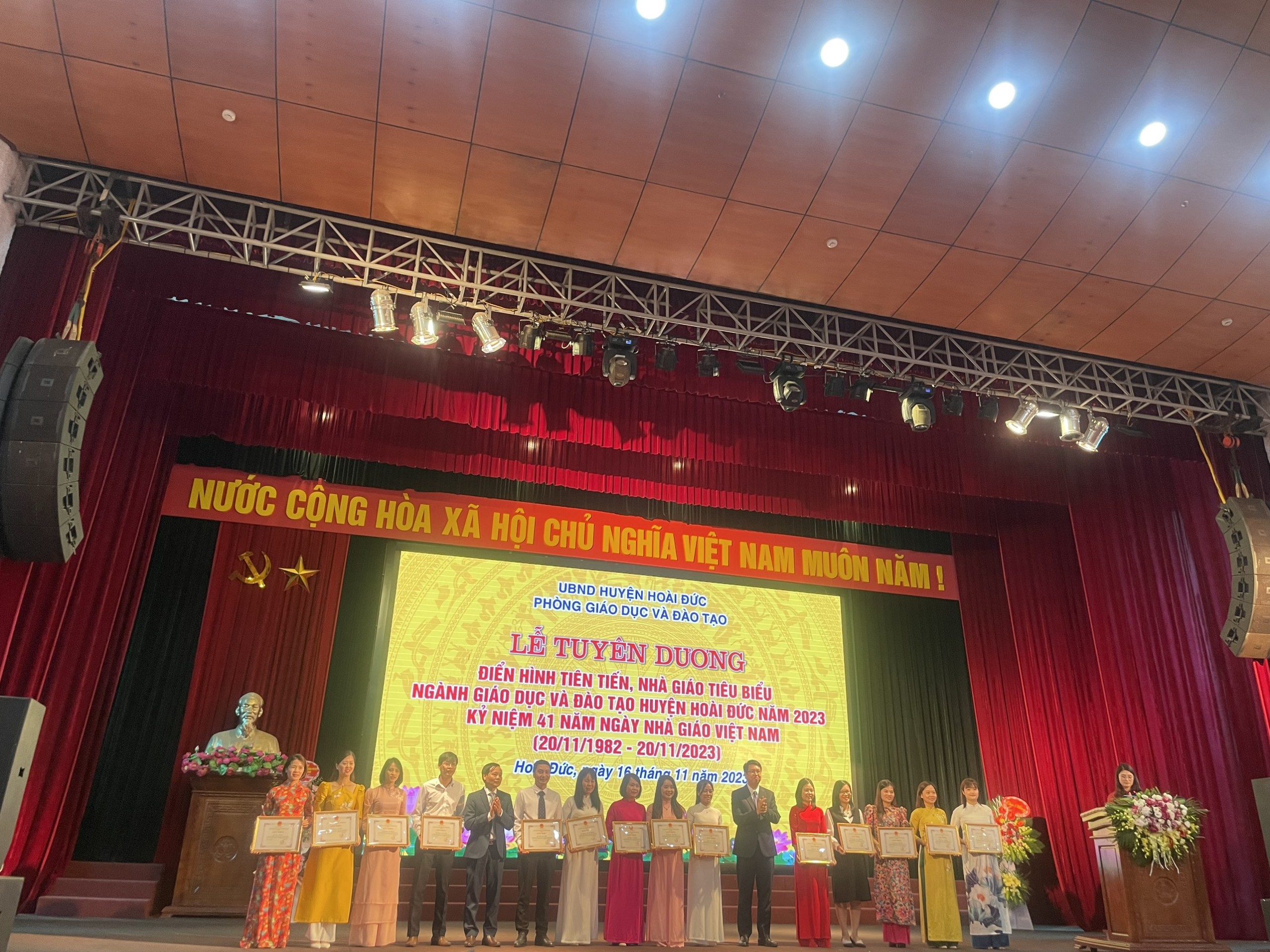 Trường Tiểu học Vân Canh đón nhận Bằng khen của Bộ GD&ĐT đón nhận Bằng khen của UBND thành phố Hà Nội